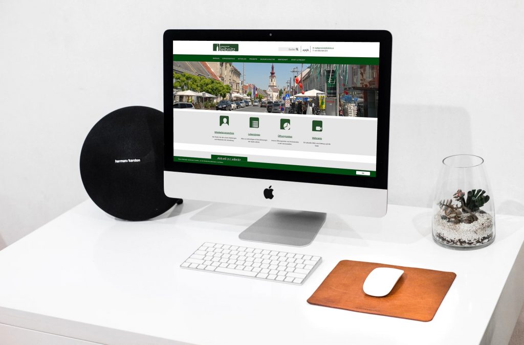 Gemeinde-Website der Stadtgemeinde Leibnitz auf Notebook und Smartphone